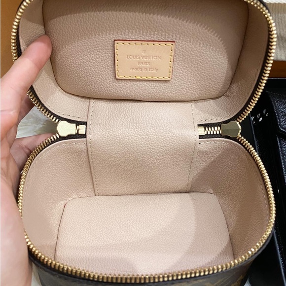 BRAND NEW NICE NANO TOILETRY POUCH - Picture 3 of 4